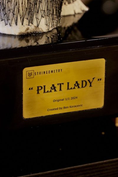 Plat Lady, 2024 par Ben Koracevic