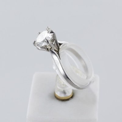 Bague solitaire diamant serti 6 griffes